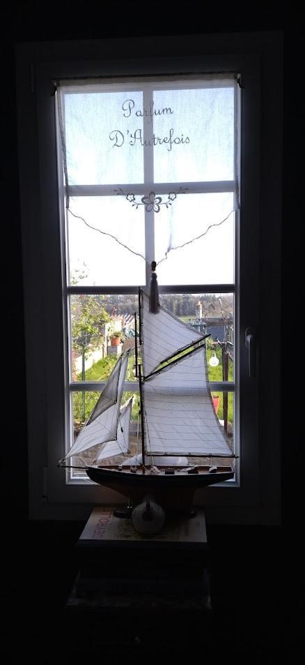 Une Chambre En Ville Domfront  Bagian luar foto