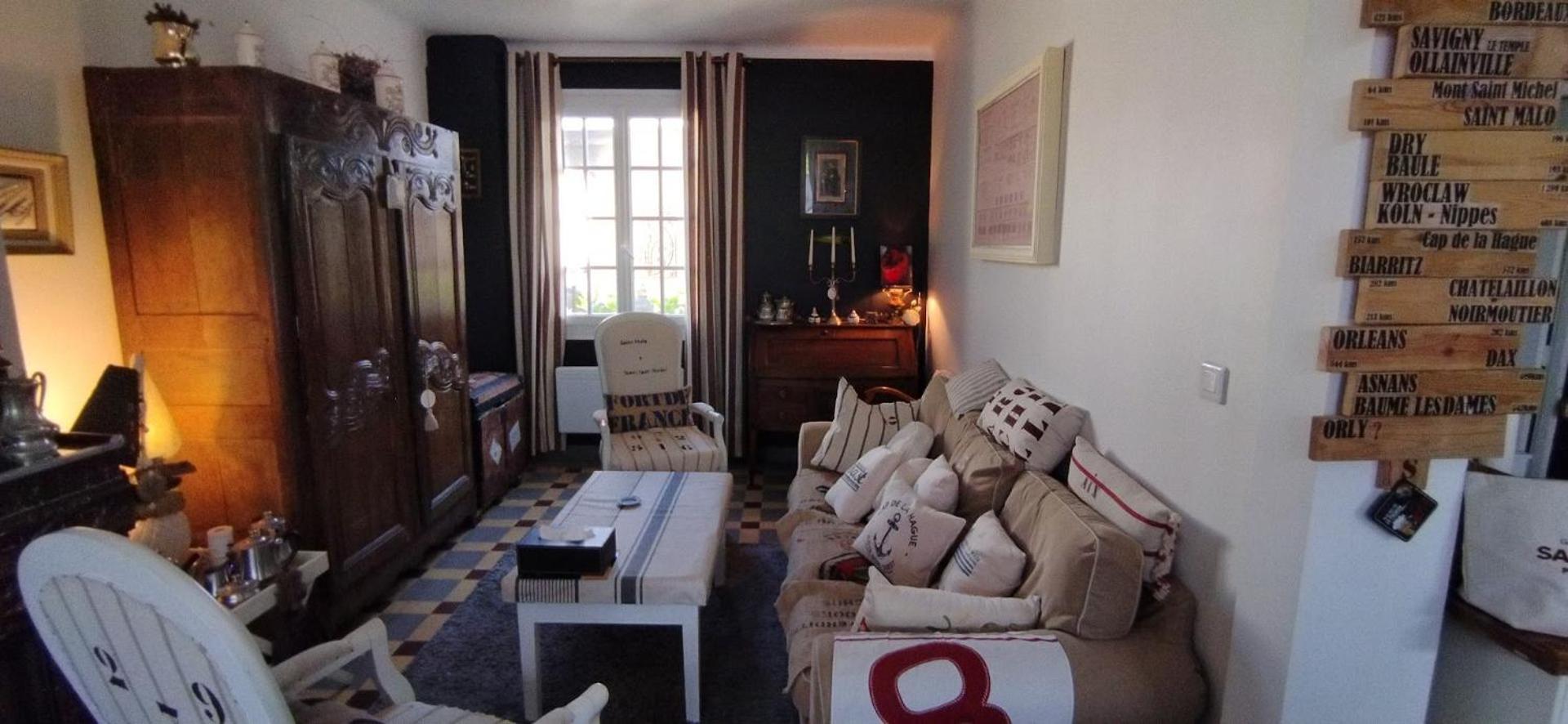 Une Chambre En Ville Domfront  Bagian luar foto